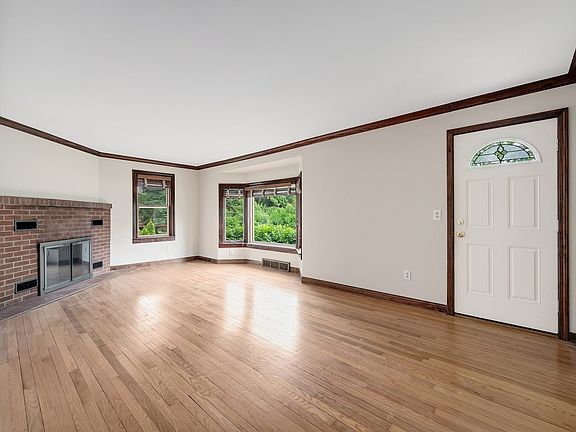 4th image of 725 41st St