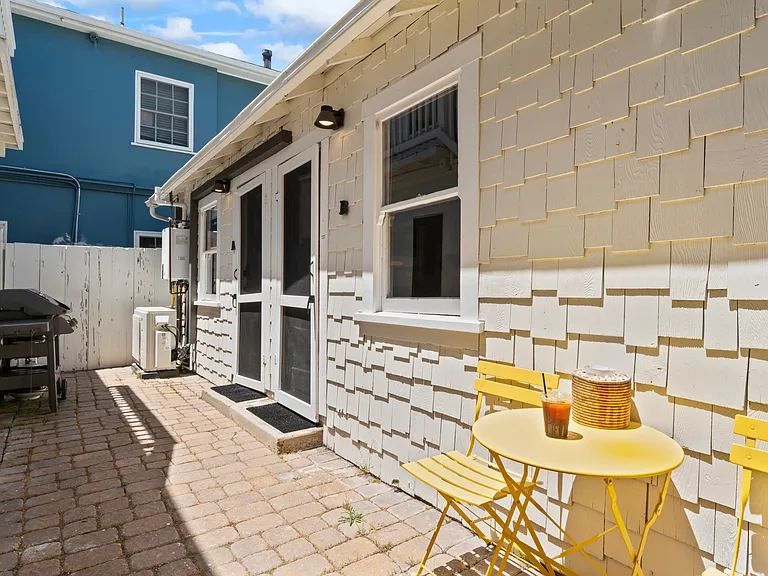 127 Agate Ave #B — Photo 11