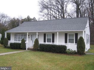 2131 Pimmit Dr, Falls Church, VA 22043