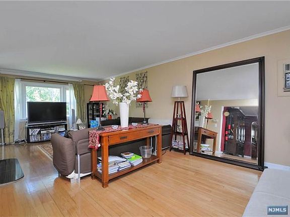 4th image of 395 Bergen Blvd