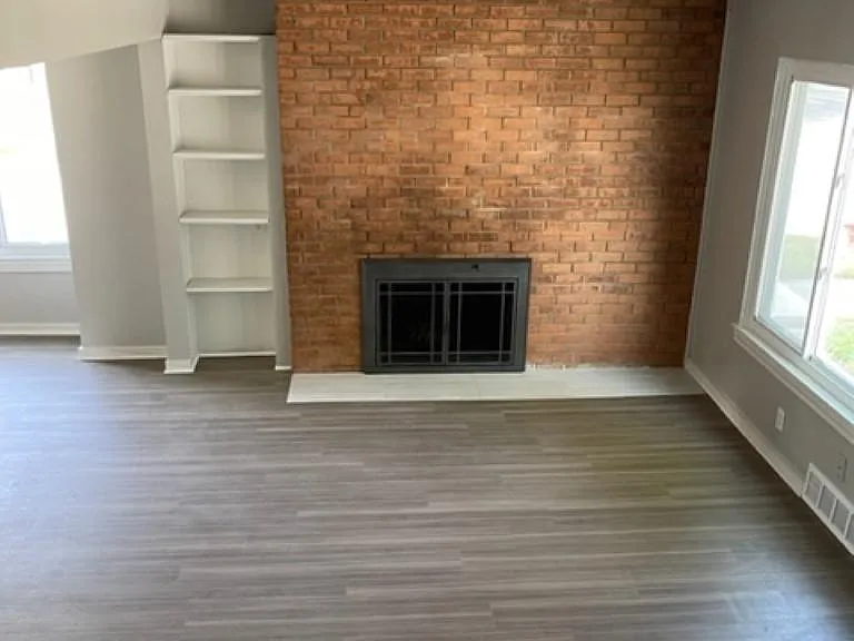 233 W Twelve Mile Rd — Photo 12
