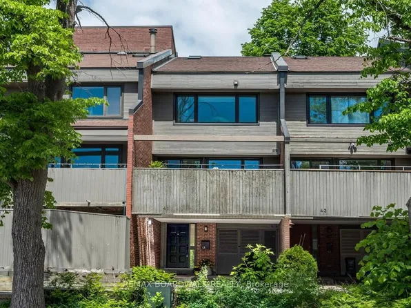 41 Putman Ave, Ottawa, ON K1M 1Z1