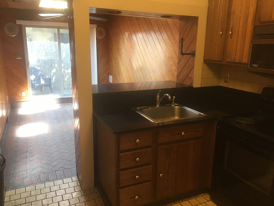 kitchen/ sun room