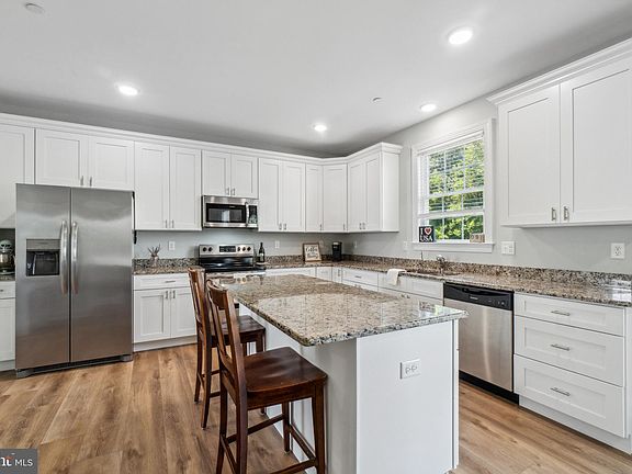 5th image of 104 Patriot Way