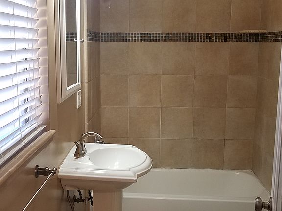 5th image of 209 Coulson Ave
