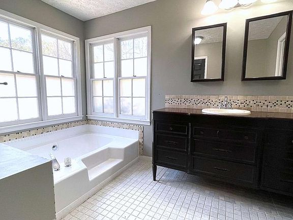 5th image of 104 Paces Lakes Rdg