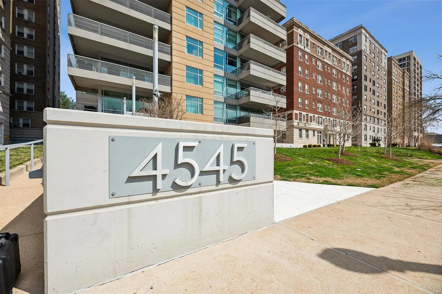 4545 Lindell Blvd APT 11 photo 1