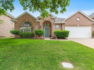 1325 Winnipeg Dr, Lewisville, TX 75077
