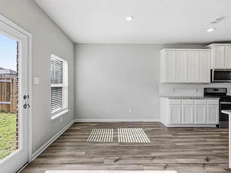 2105 Yarbrough Dr — Photo 15