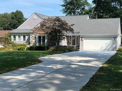 4950 Whitlow Ct, Commerce Township, MI, 48382