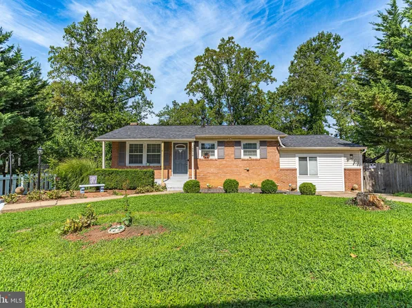 18910 White Oak Dr, Triangle, VA 22172