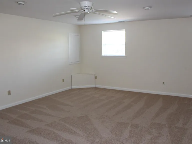 8638 Chester Ct — Photo 12