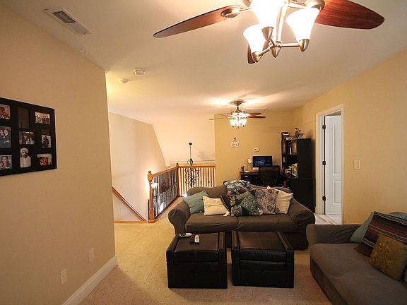 4th image of 212 Castlehill Dr