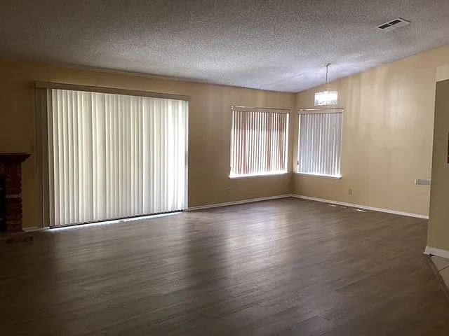 4660 Grandview Dr — Photo 8