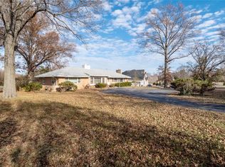 11345 Clayton Rd, Saint Louis, MO 63131
