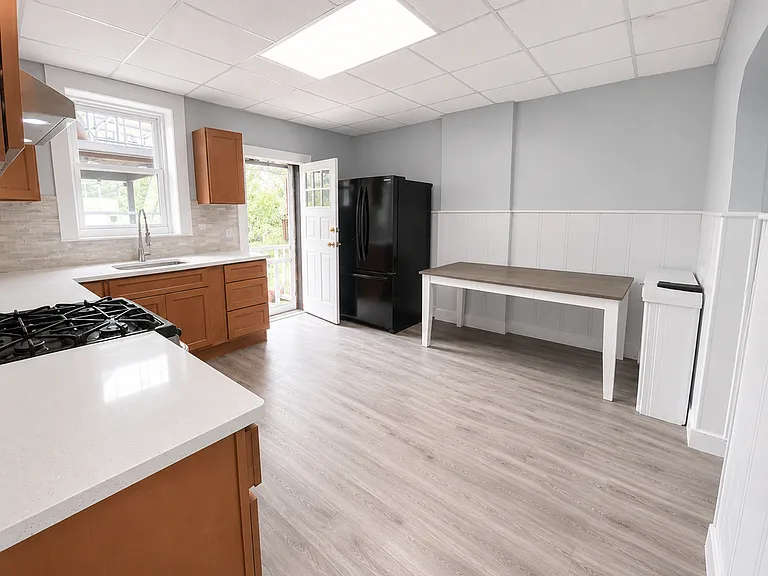 339 Valley St #1 — Photo 9