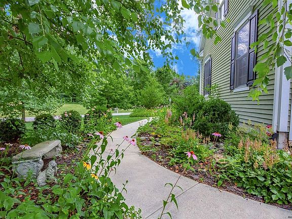 3rd image of 39 Stony Brook Dr