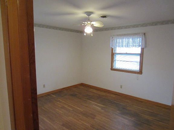 4th image of 1205 S Lewis St