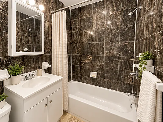 Bathroom, photo 1