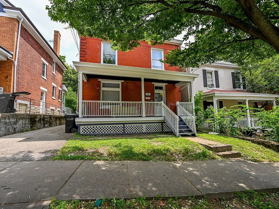 2422 W Clifton Ave