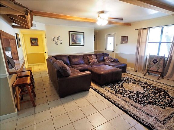 4th image of 600 Whispering Oaks Ln