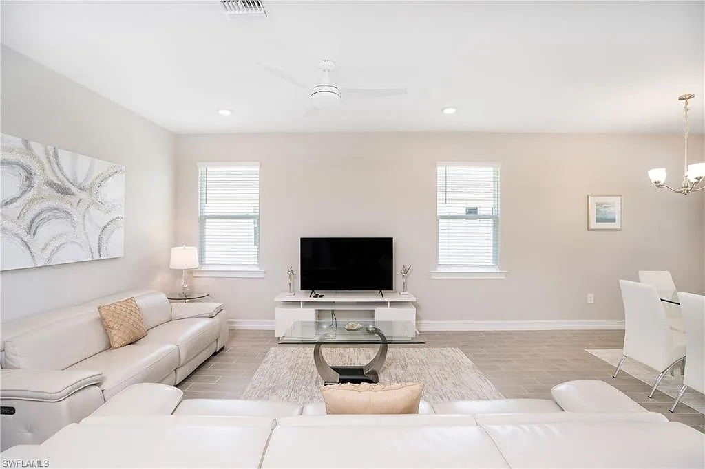 2 bed, 2.0 bath, 1819 sqft, $8,000 — Photo 3