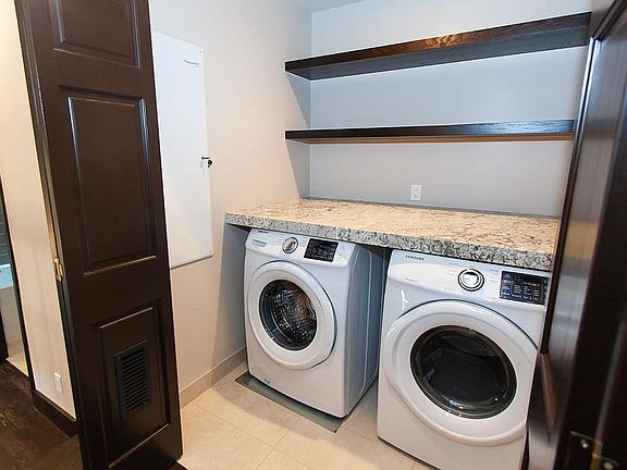 4th image of 2035 Oberlin St