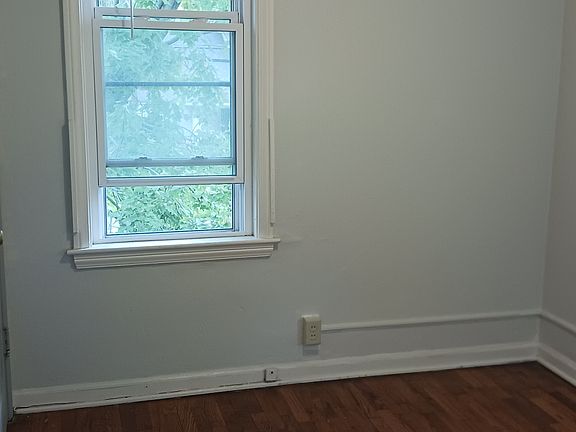 5th image of 374-376 McKenzie St N #2