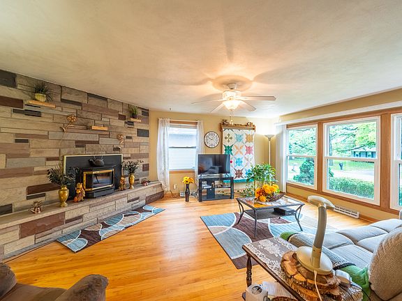 4th image of 1737 Oak Leaf Dr