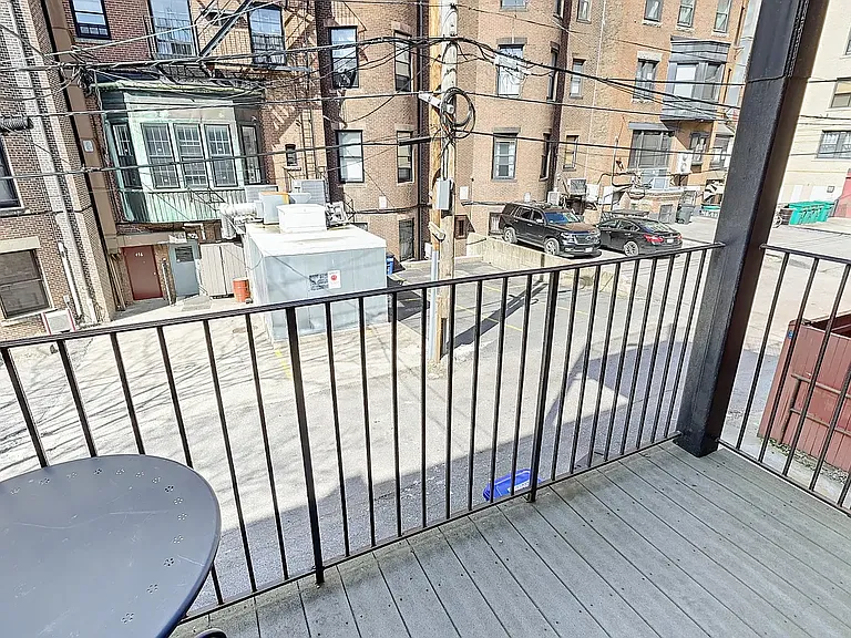 531 Newbury St — Photo 10