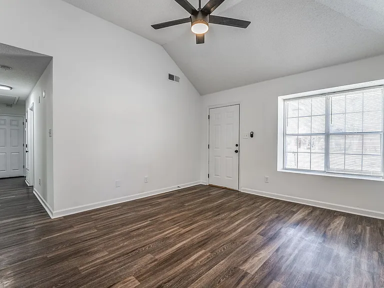 2551 Parkview Dr — Photo 10