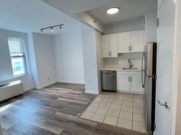 556 Third Avenue image 1 of 6