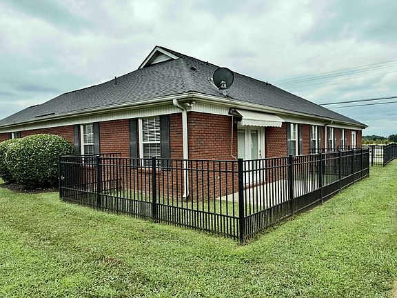 2nd image of 103 Horseshoe Ct