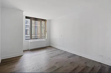 Rented by New York Casas Ltd.