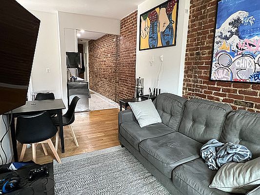 3rd image of 135 W 10th St APT 18