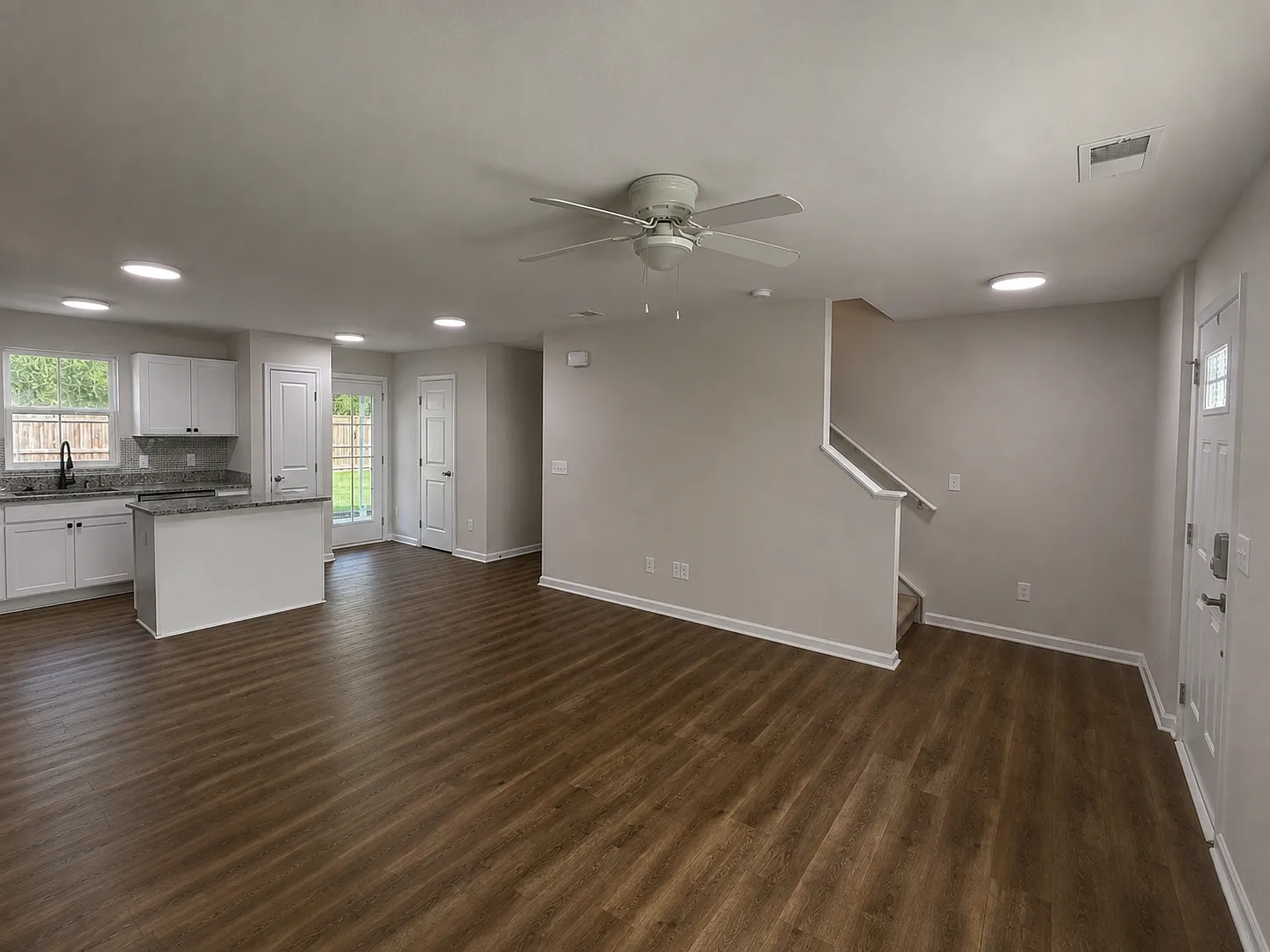 3 bed, 2.5 bath, 1460 sqft, $2,045 — Photo 3