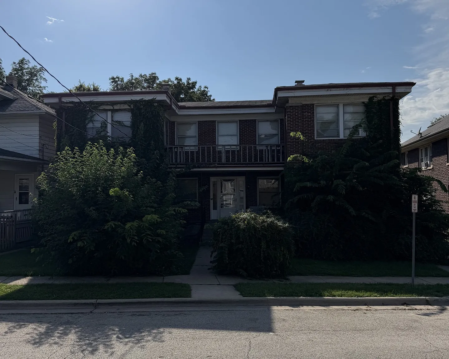 2 bed, 820 sqft, $1,050 — Photo 1