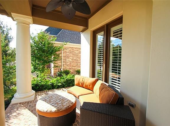 3rd image of 3712 Greenbrier Dr