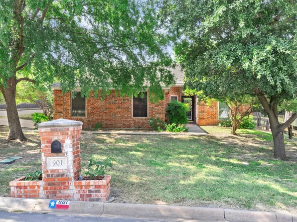 901 Clyde St, White Settlement, TX 76108