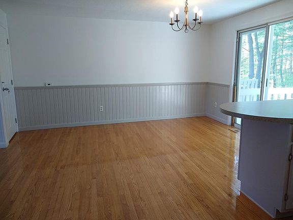 3rd image of 560 Bedford St APT B7