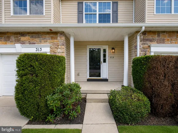 313 Hidden Dr, Blackwood, NJ 08012