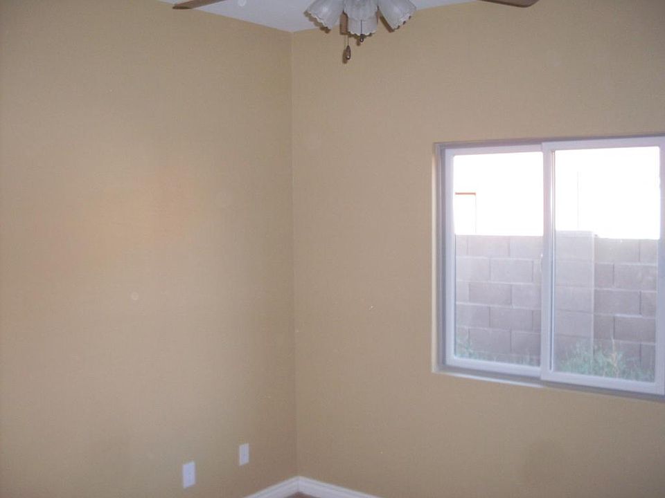 2nd image of 749 W Mesquite Tree Lane