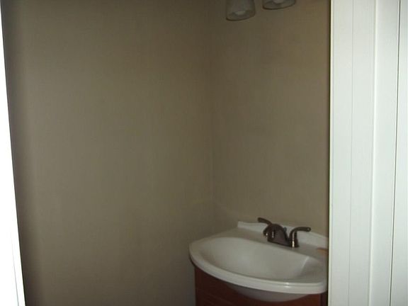 5th image of 605 Garden Walk Dr