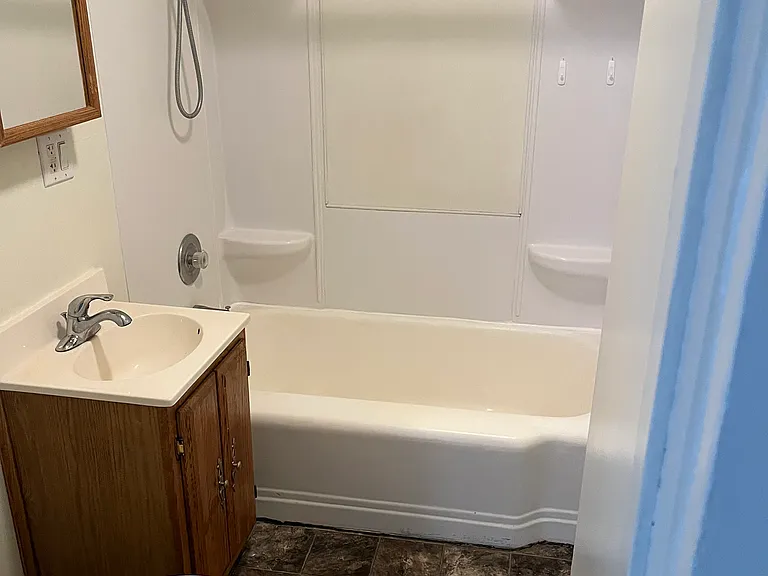 146 Territorial Rd W #1 — Photo 7