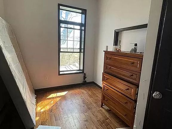 3rd image of 354 Vernon Ave #4A