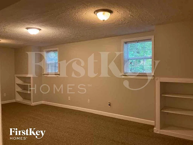 110 Longbridge Dr — Photo 9
