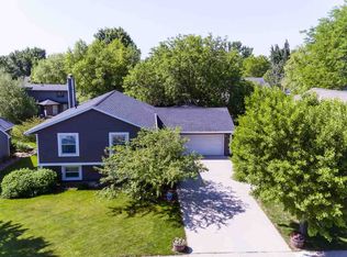 2706 Ryan Dr, Cedar Falls, IA 50613