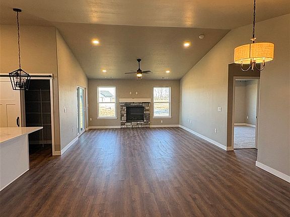 4th image of 843 Armands Ln