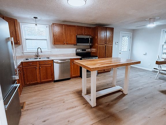 4th image of 152 Deacon Rd APT A