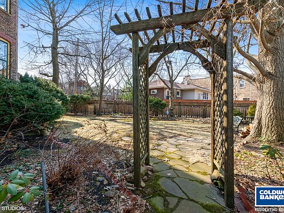 5th image of 2716 W Sunnyside Ave #1